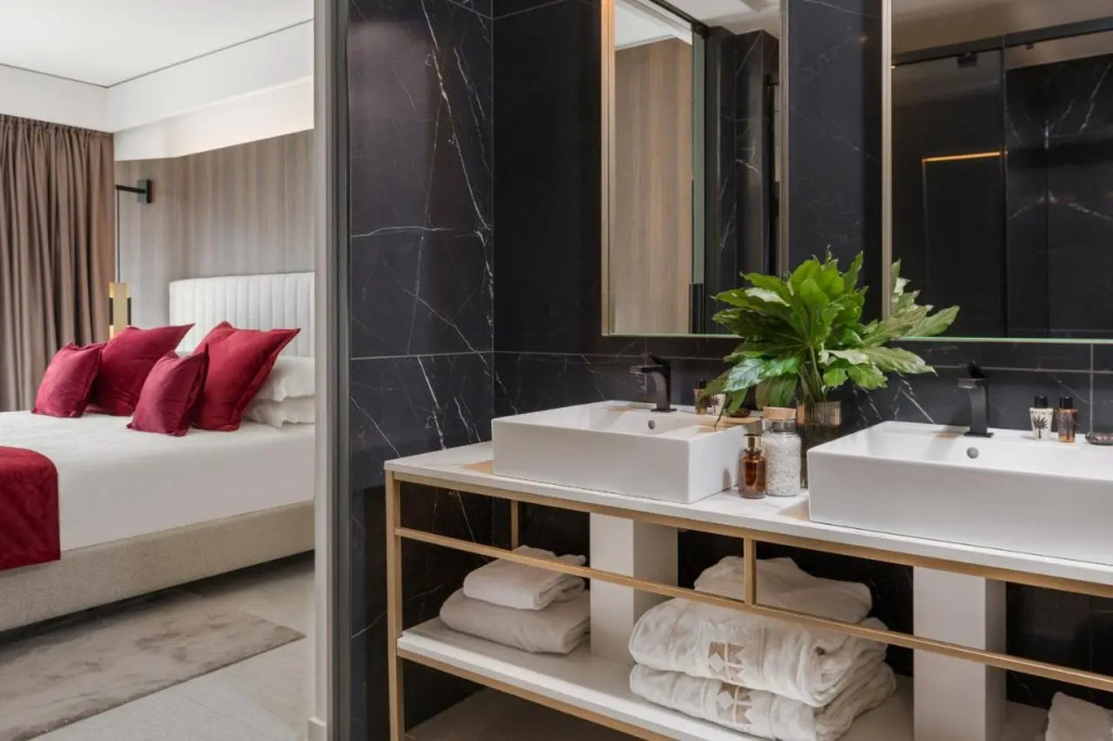 We Me Suite Hotel