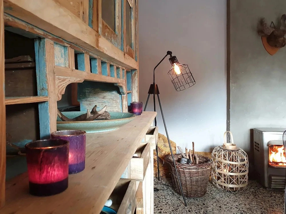 Charming Garden Holiday Home for 6