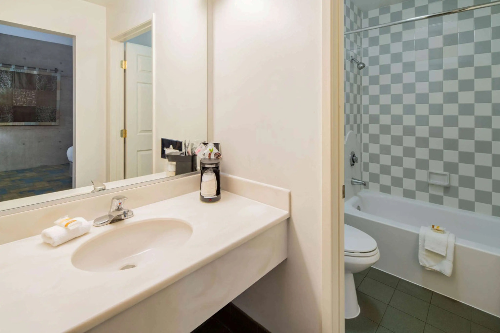 La Quinta Inn & Suites by Wyndham Irvine Spectrum