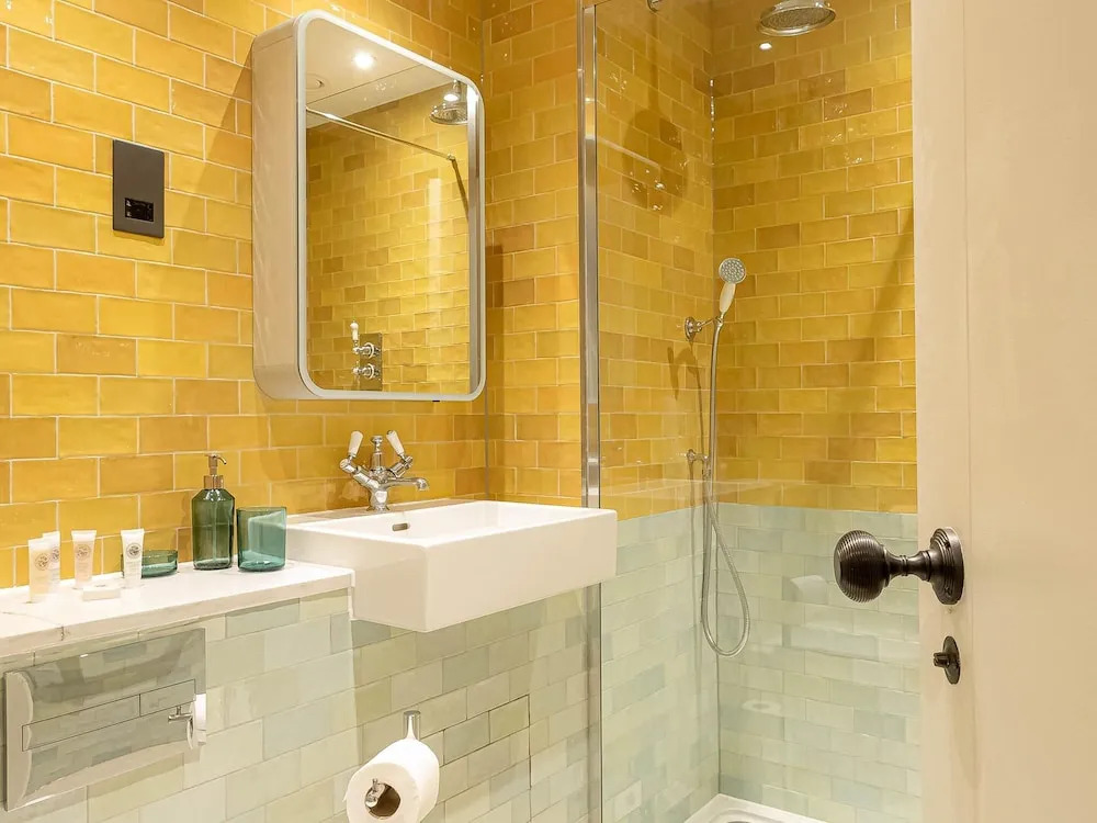 Three Bedroom Near Brick Lane by Belvilla