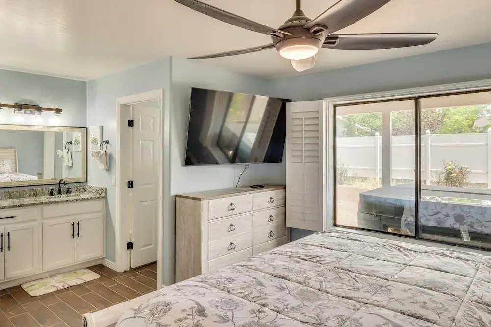 Private Hot Tub: Show Low Home 3 Mi to Lake