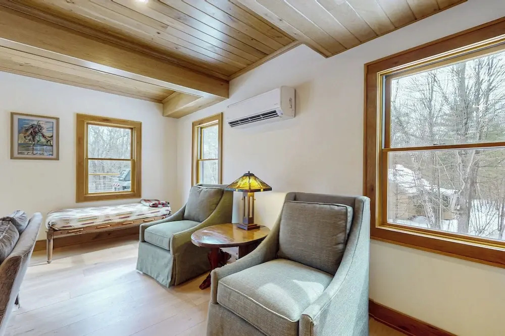 New Home: 2 Mins to Lake Park, Beach & Town