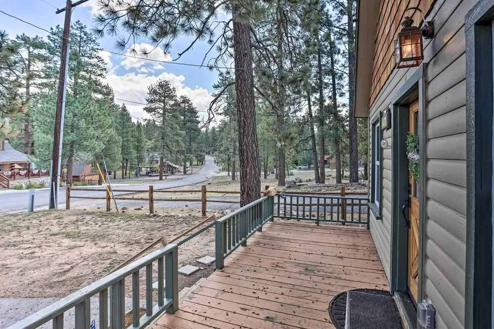 Walk to Big Bear Lake: Cozy Cabin w/ Deck