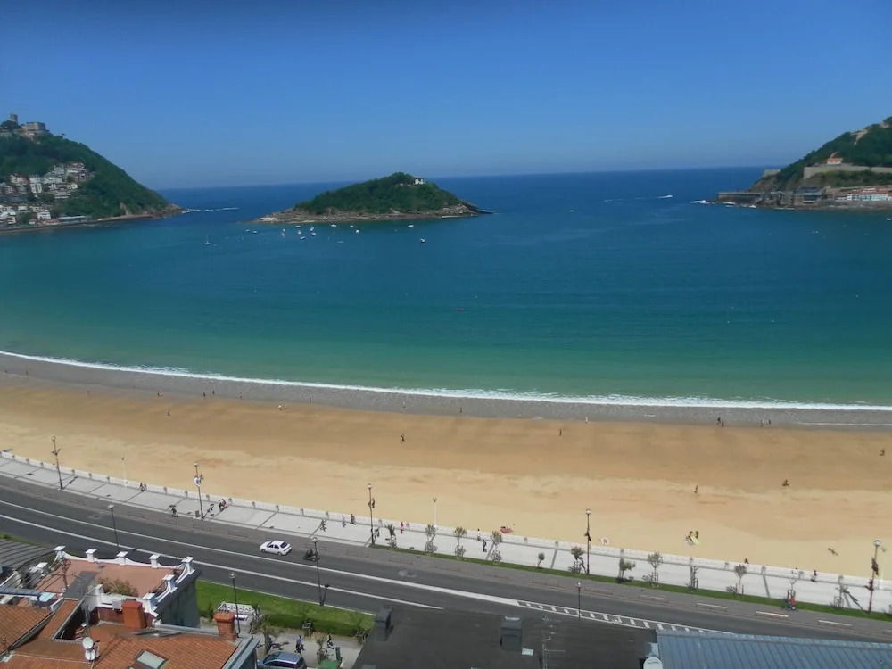 Apartment With 2 Bedrooms in Donostia, With Furnished Terrace and Wifi Near the Beach