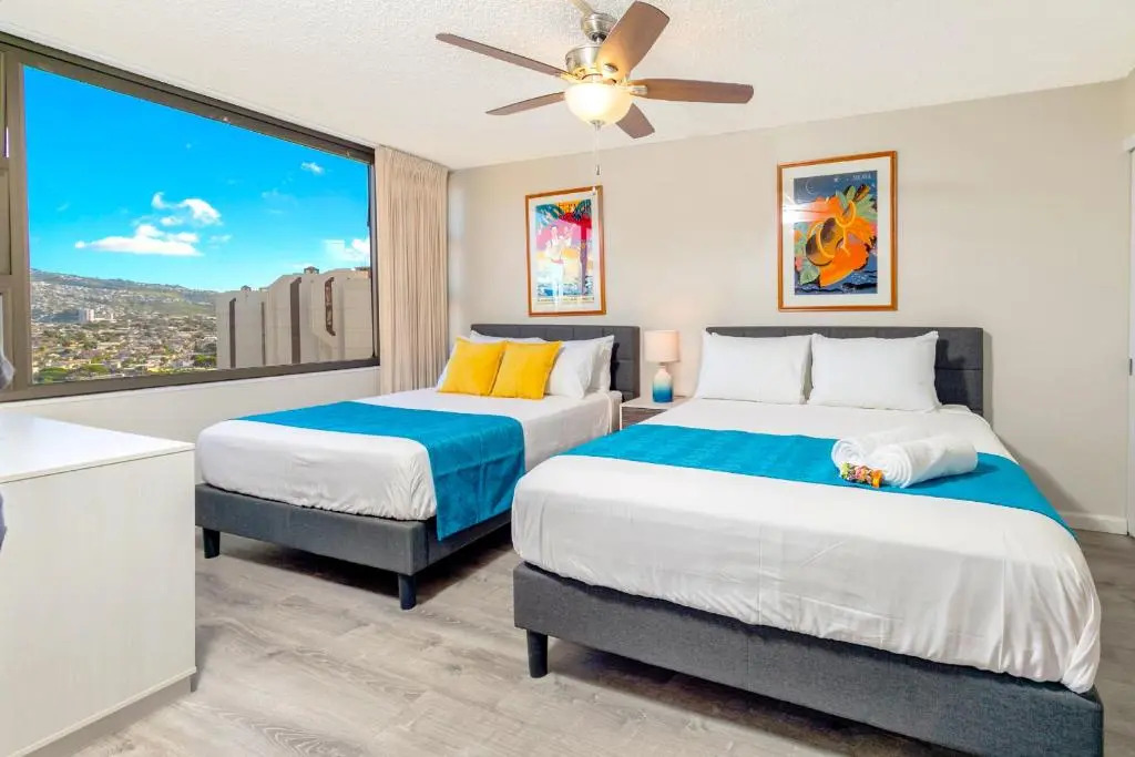 Beautiful 24th Floor Condo with AC - WiFi, Parking - Short Walk to Beach
