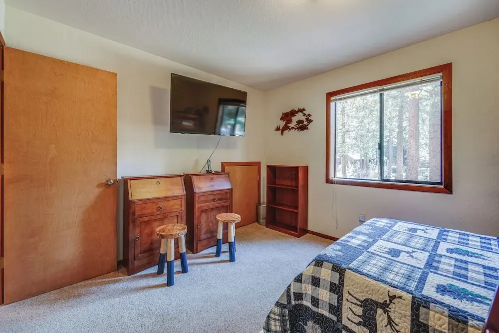 Home 1 Mi to Downhill Ski Resort: Bring Your Pets!