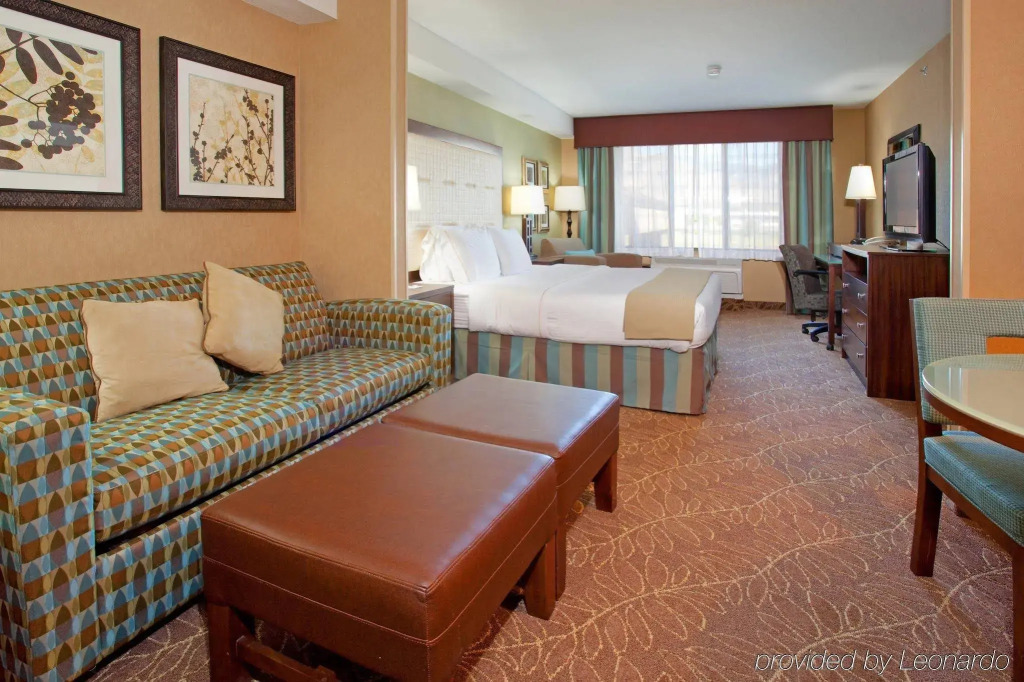 Holiday Inn Express & Suites Logan by IHG