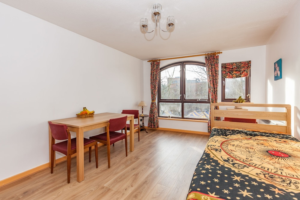 NEW Bright and Sunny Flat in Oxford City Centre