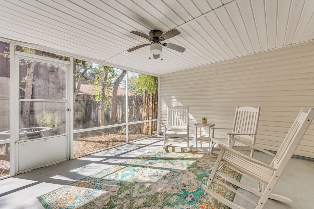 Cottage Vibes in Shalimar! Pet-friendly Townhome