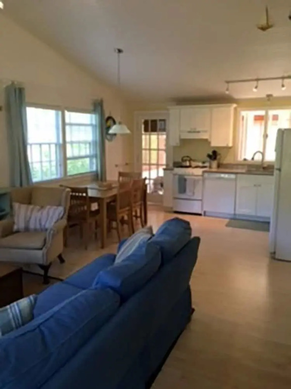15 Bayberry Rd