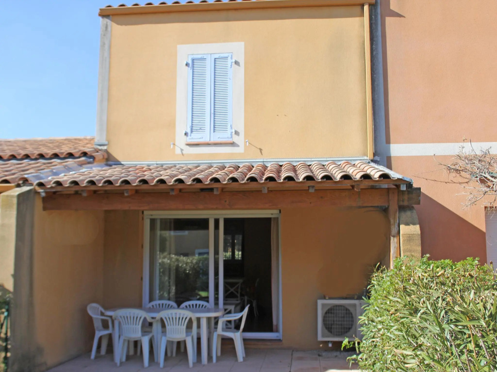Comfy Holiday Home with Swimming Pool, Garden, Terrace, Pond