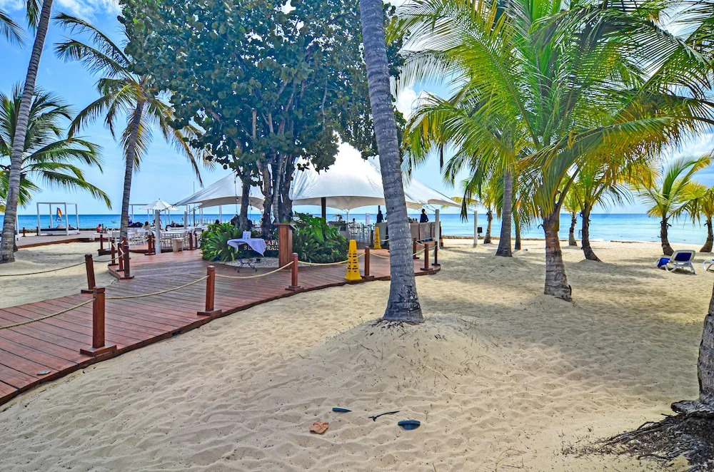 Beach Front Apartment No01