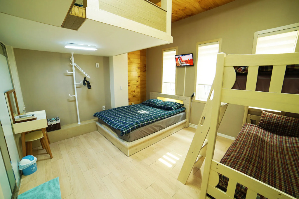 YOLO Guesthouse