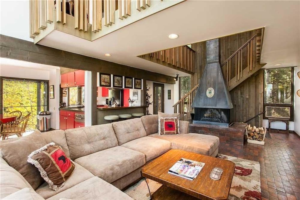 Black Bear Lodge - 5 Bedrooms Home