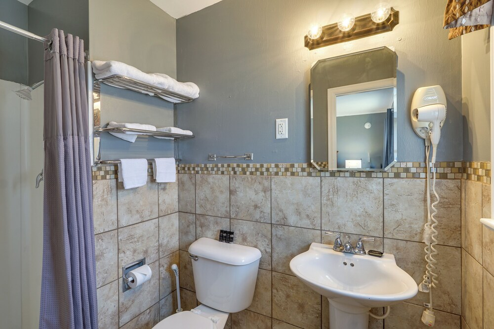 Unit 1: Pool Days & Lake Views on Bagnell Strip
