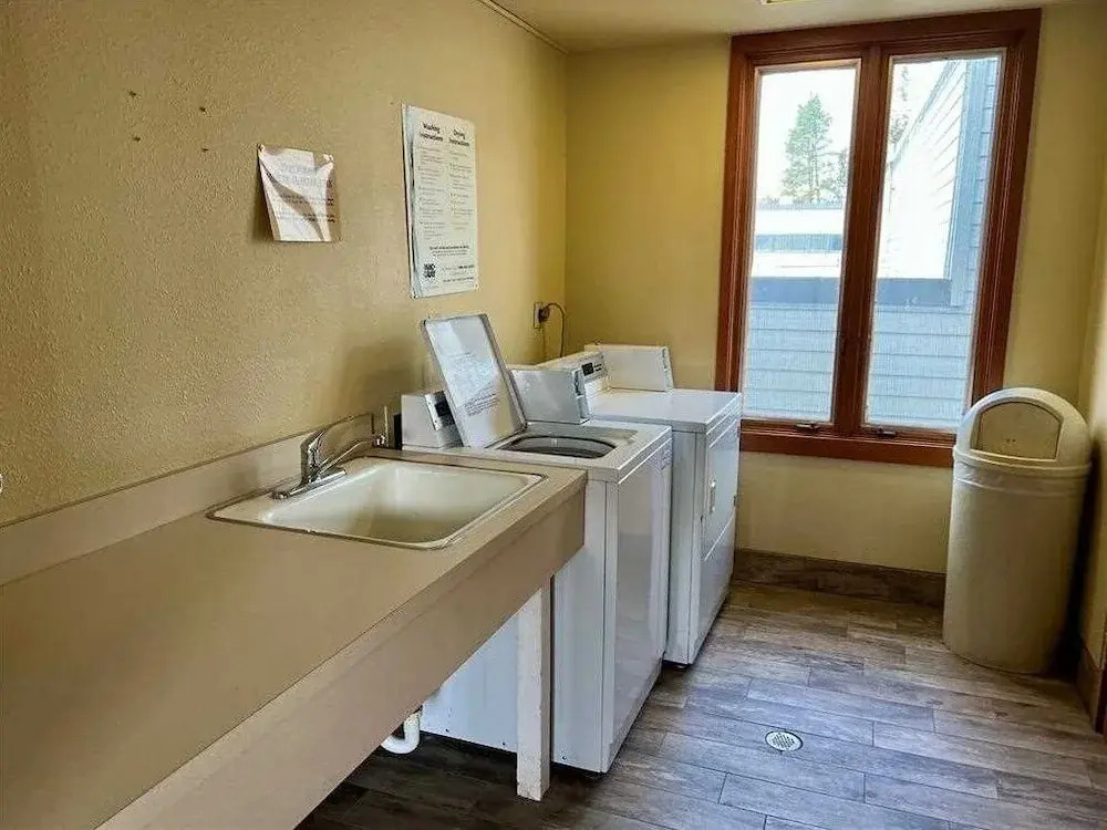 1483 Lakeside 1 Bedroom Condo