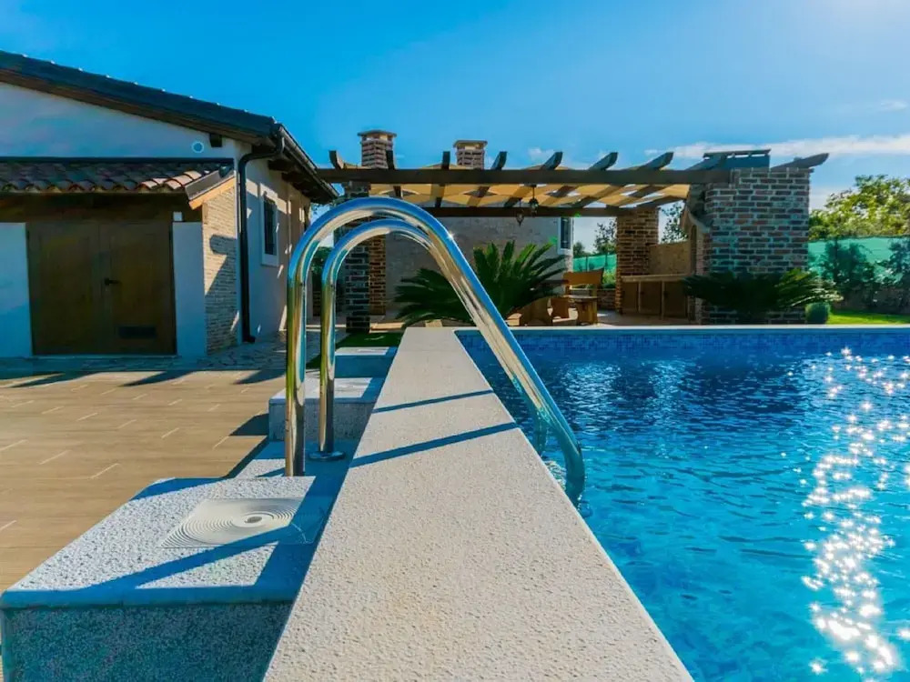 Lovely Holiday Home in Fazana With Swimming Pool