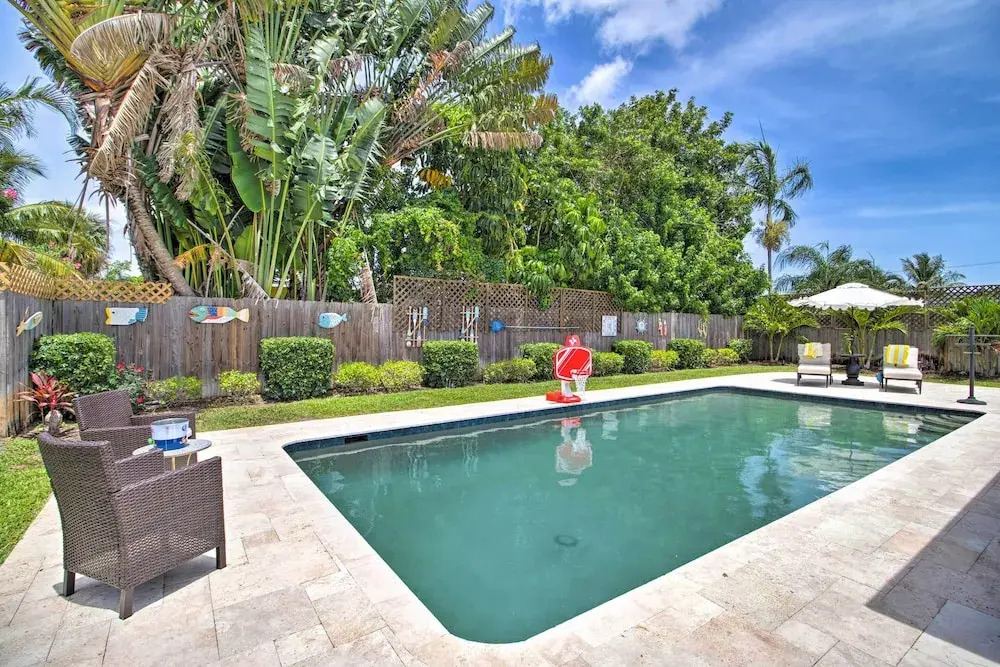 2 Mi to Dtwn: Luxury Getaway in Palm Beach Gardens