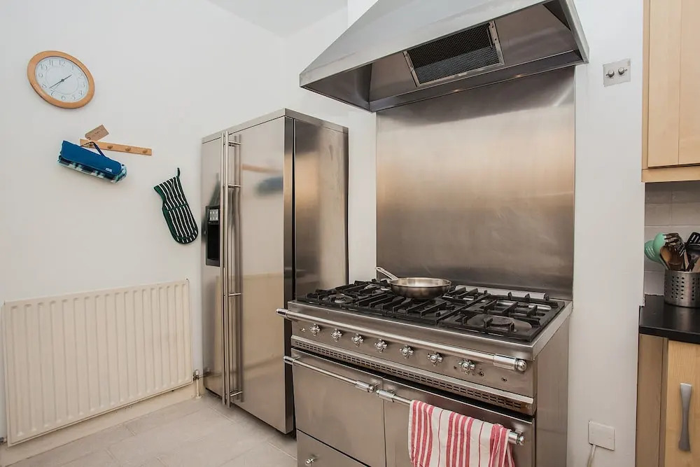 1 Bedroom Garden Flat In Battersea