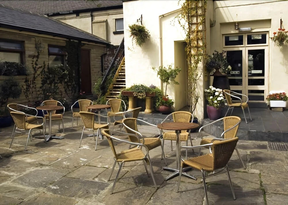 The New Beehive Inn
