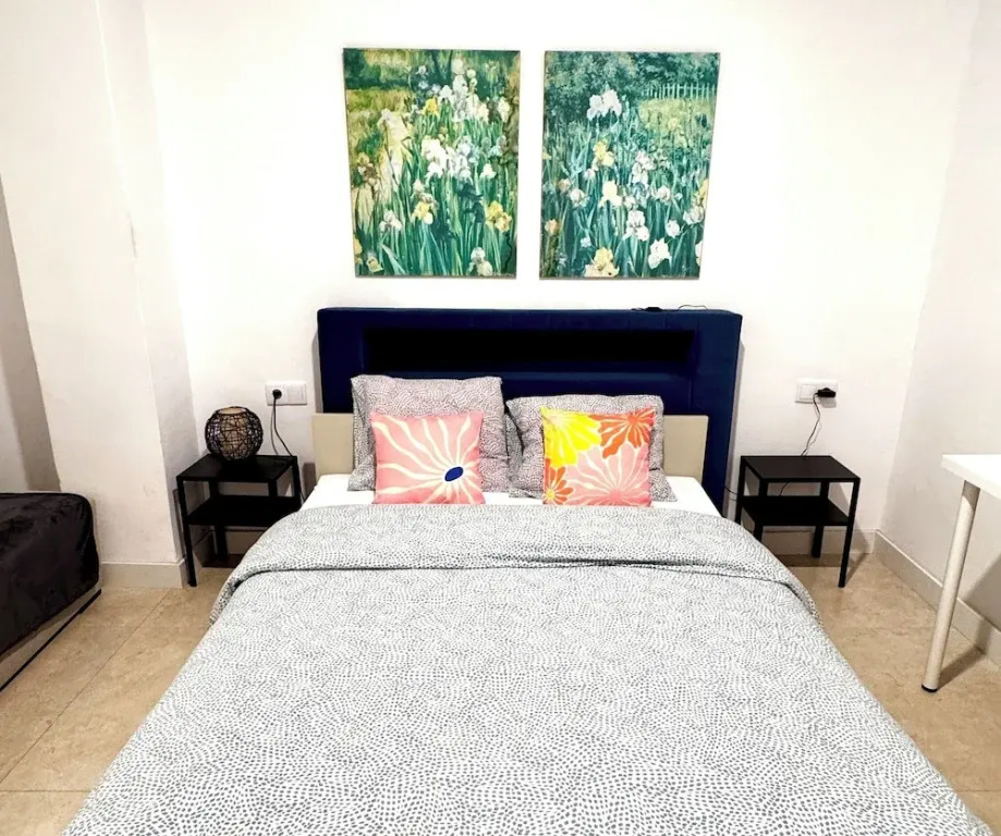 Soho Boho Apartments - with sunny rooftop terrace and fiber optic internet