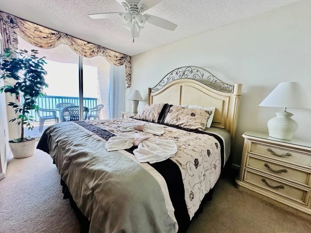 Ashworth 1604 3 Bedroom Condo by RedAwning, North Myrtle Beach