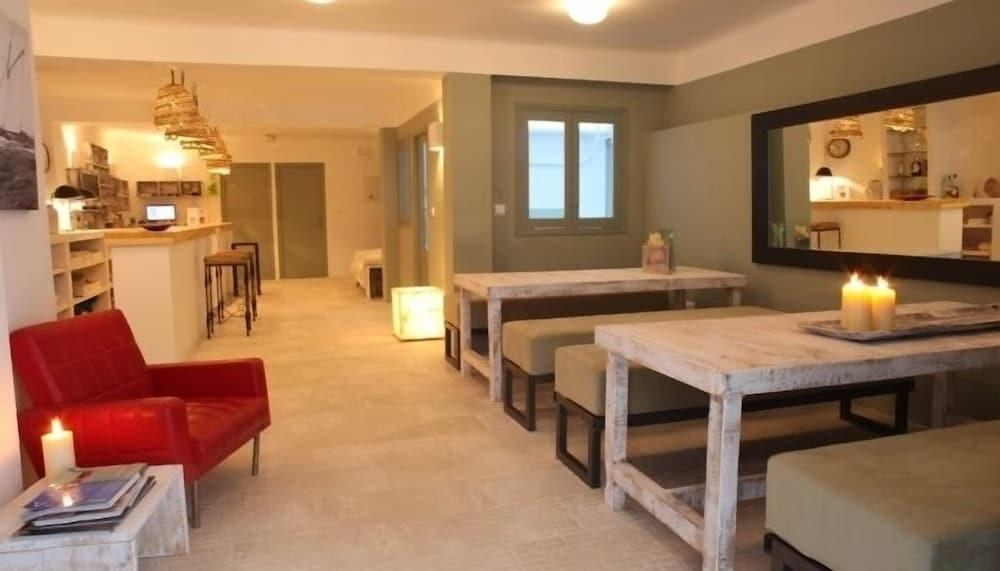 Juanita Hostal