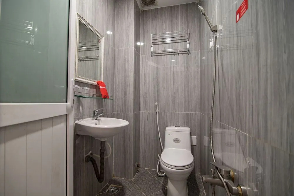 RedDoorz near Tan Son Nhat Golf 2