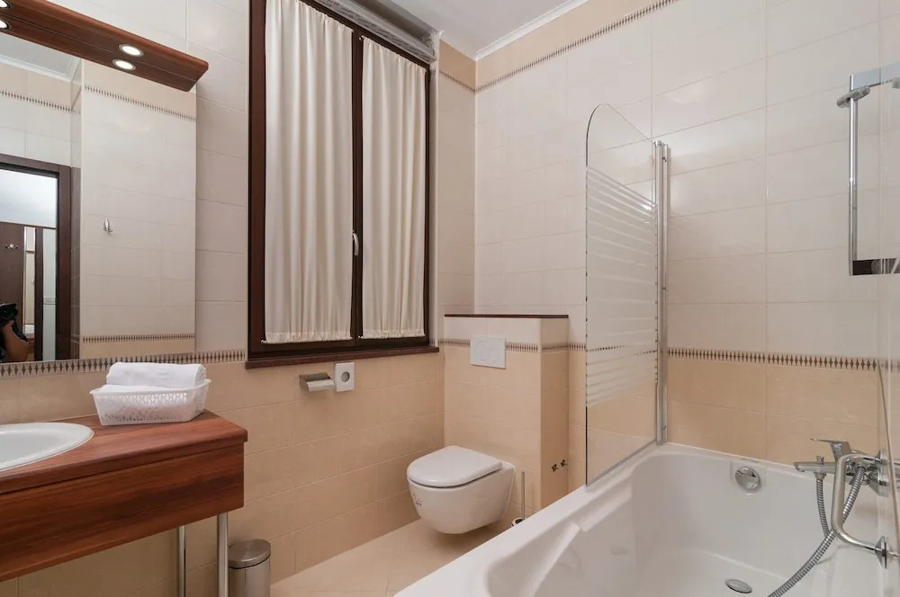 Luxury Rooms Near the Beach2