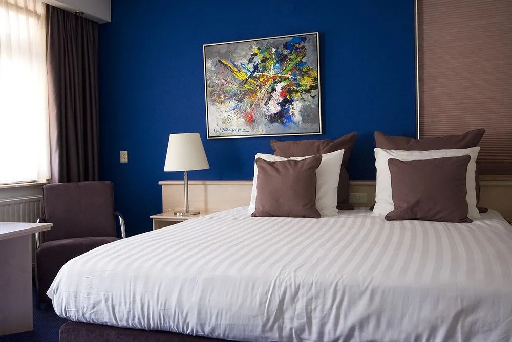 City Hotel