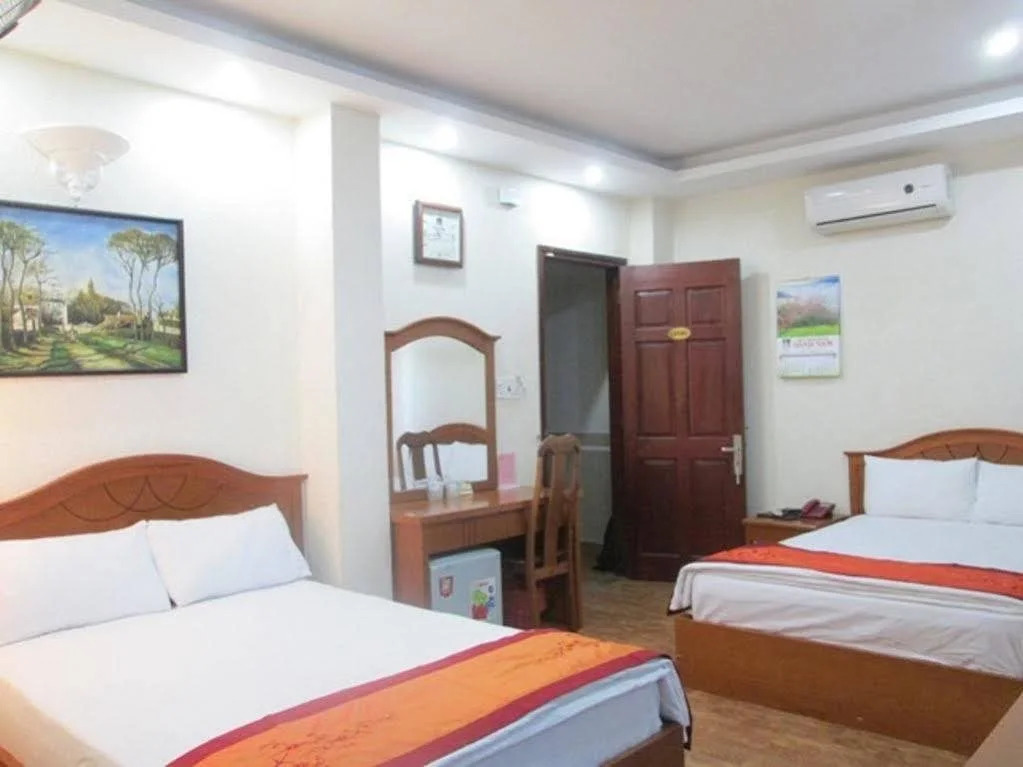 Queen Hotel Saigon Airport