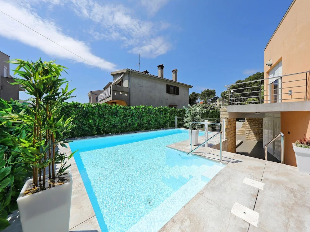Fabulous Villa With Private Pool, Fenced Garden, Roofed Terrace, Great Location