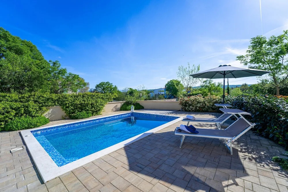 Villa Mare With Private Pool And Garden - Happy Rentals
