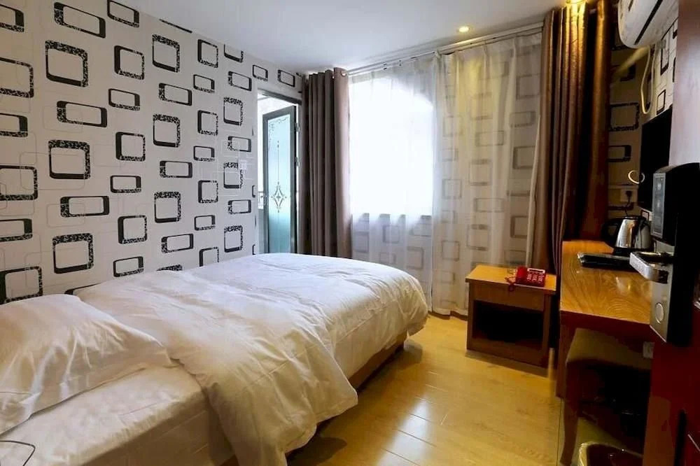 Lushang Tianjie Quick Hotel