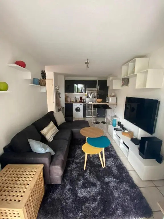 Logement entier T2 climatisé, parking gratuit, jardin, mer