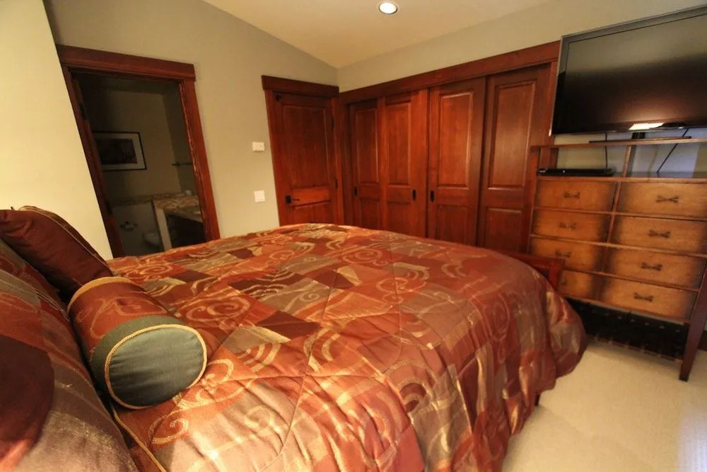 Juniper Crest 1 4 Bedroom Townhouse by RedAwning