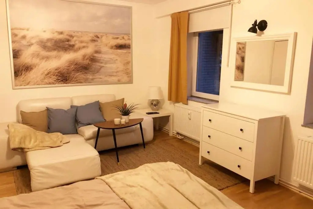 Gemütliche sanierte 1 Zimmer Wohnung mit privatem Parkplatz im Zentrum