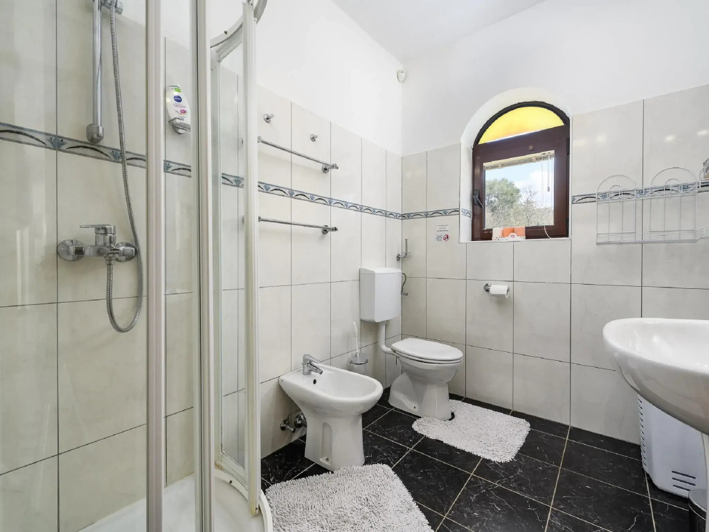 Large villa with private swimming pool and enclosed garden