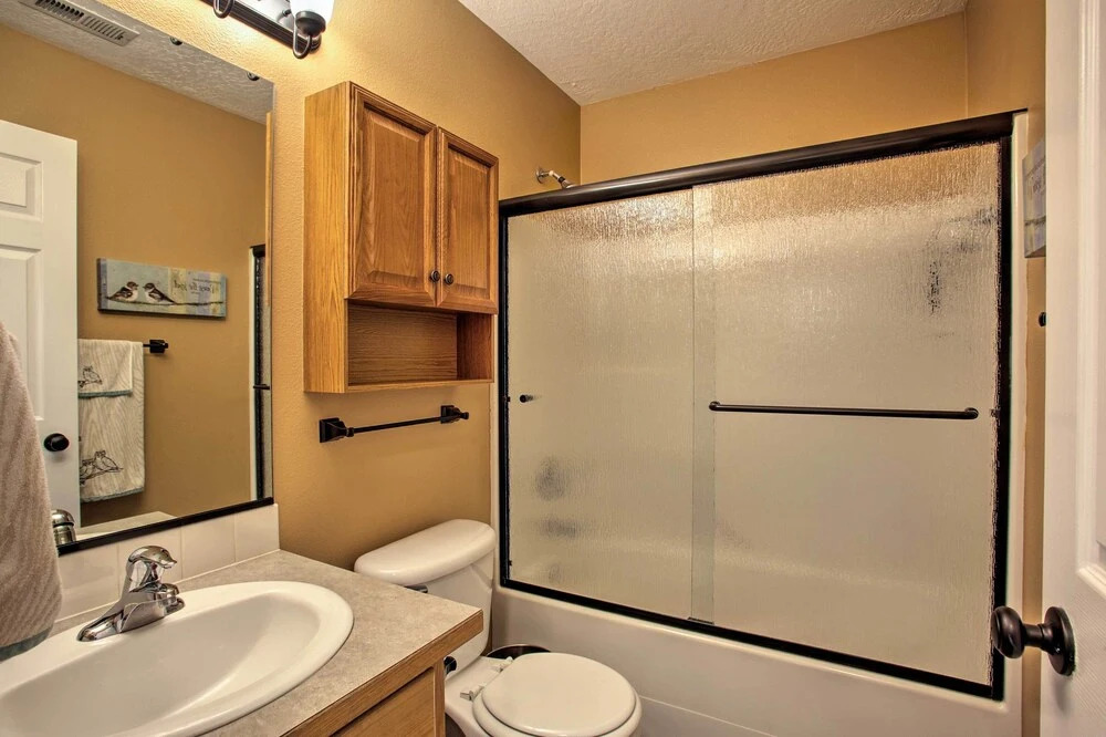 Cozy Getaway w/ Yard & Patio: 4 Mi to Hayden Lake!