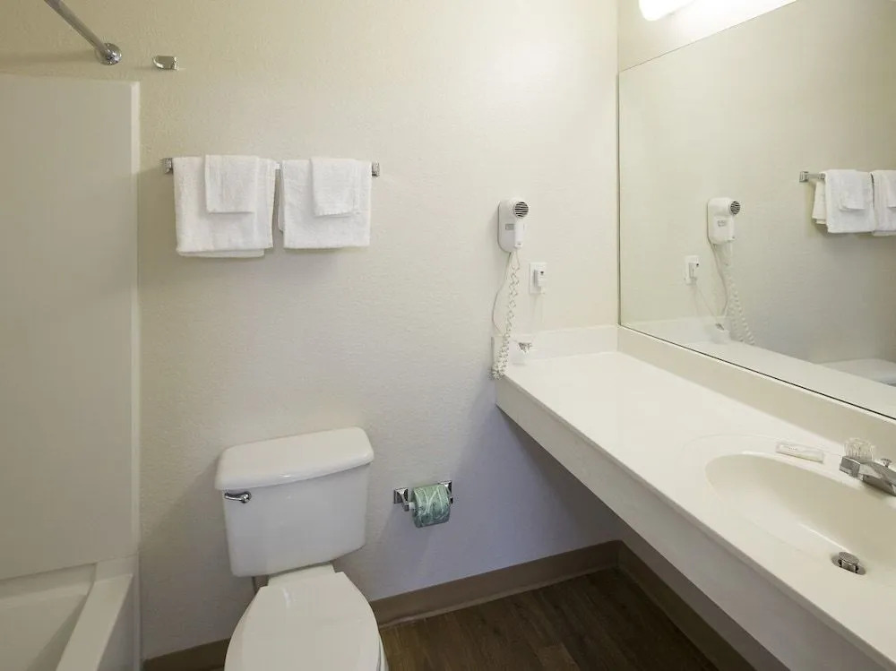 InTown Suites Extended Stay Greensboro NC - Airport