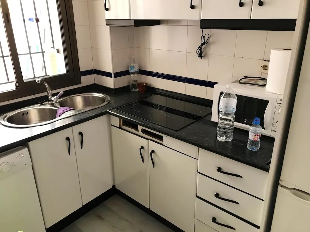 Apartment With 2 Bedrooms in Motril, With Pool Access and Wifi Near the Beach