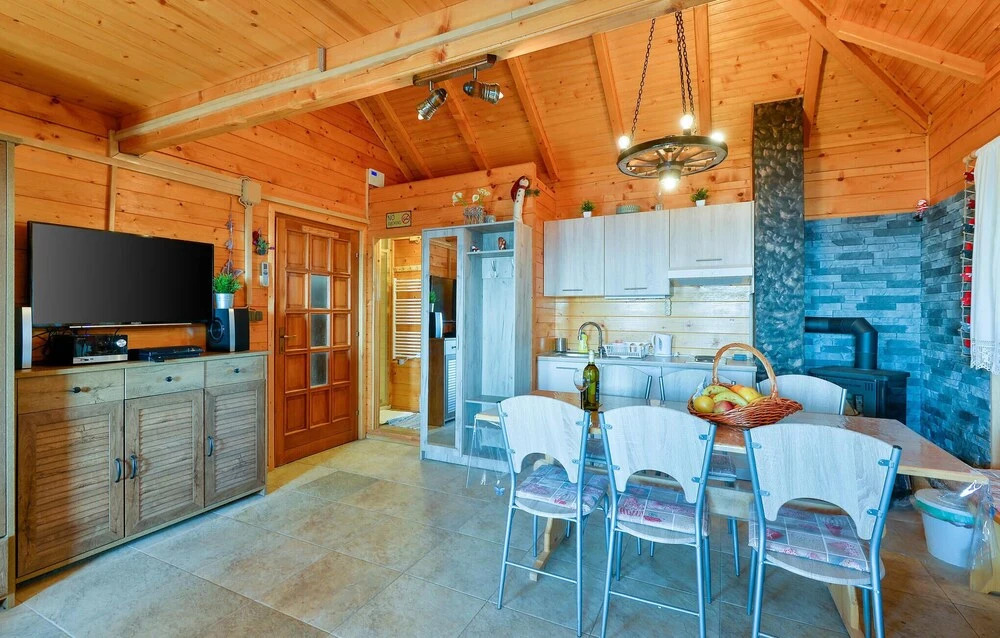 Awesome Home in Krapinske Toplice With Sauna, Wifi and 2 Bedrooms
