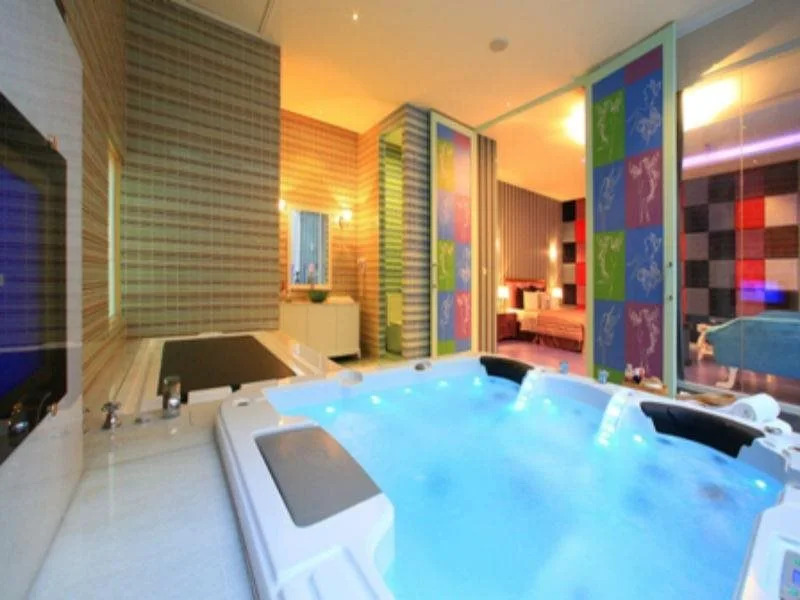 8th Platform Motel
