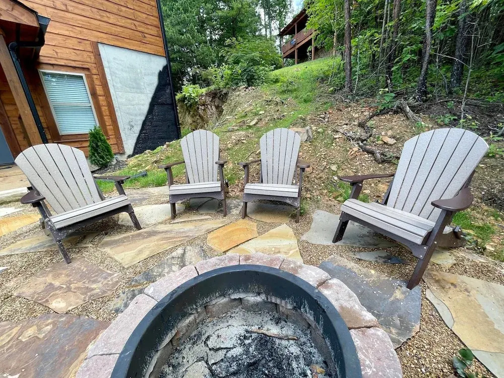 Bearly Behaving 2 Bedroom Cabin by RedAwning