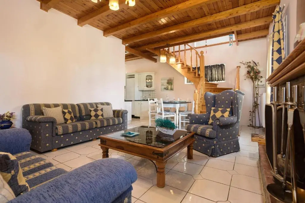 Ilenias 3 Bedroom House With Private Pool