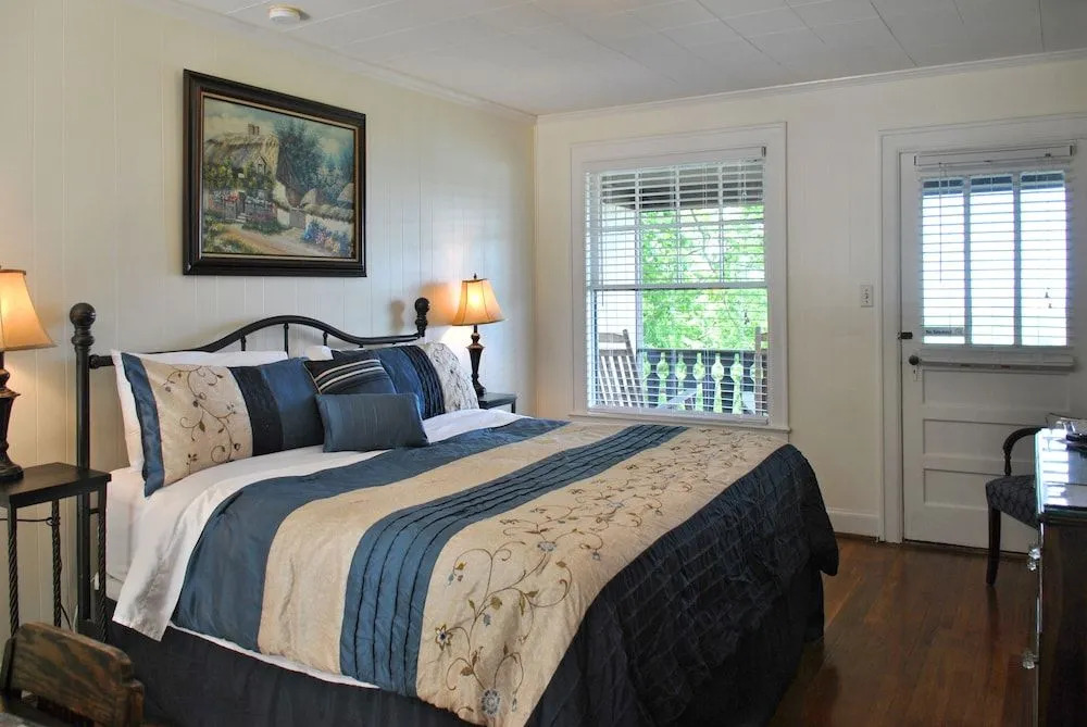 RiverView Inn