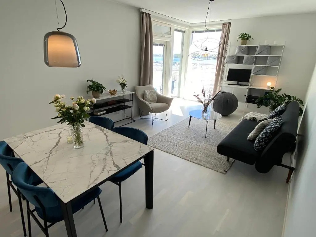 Luxury 1-bedroom apartment with sauna and sea view