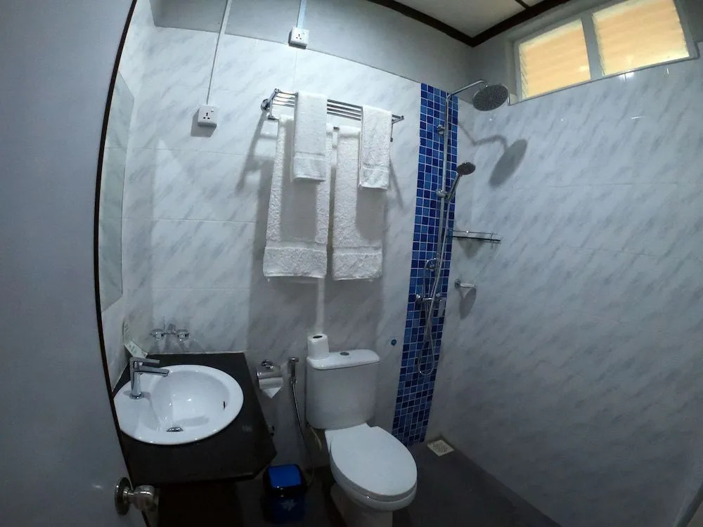 Omadhoo Inn