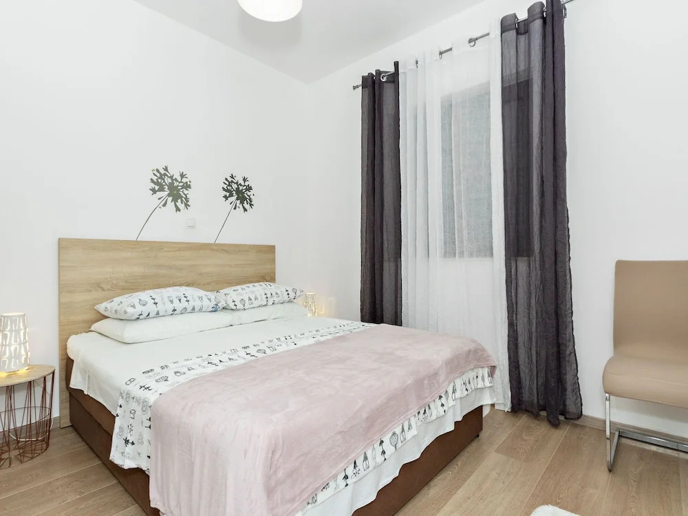 Modern Apartment in Newly Built House with Pool And Seview, 150m From the Beach