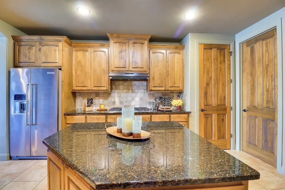 Top-floor Lake-view Condo w/ Boat Dock Access